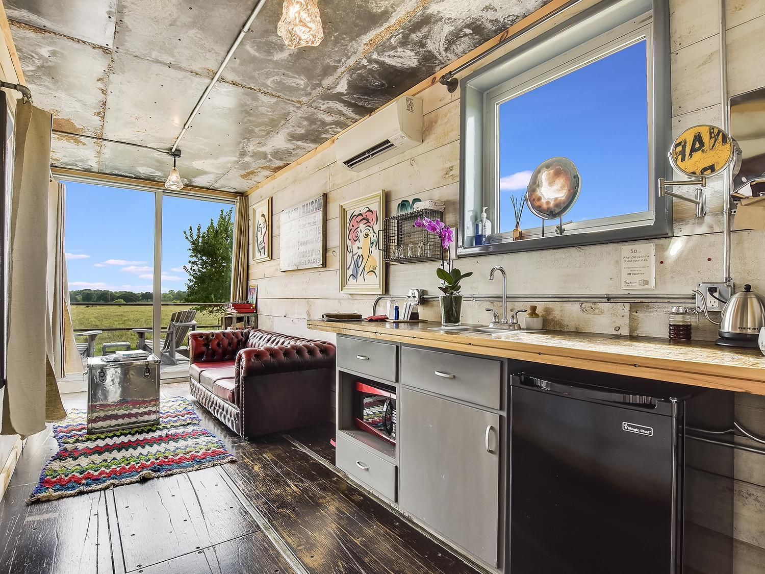 Flophouze Shipping Container Hotel Round Top Екстериор снимка