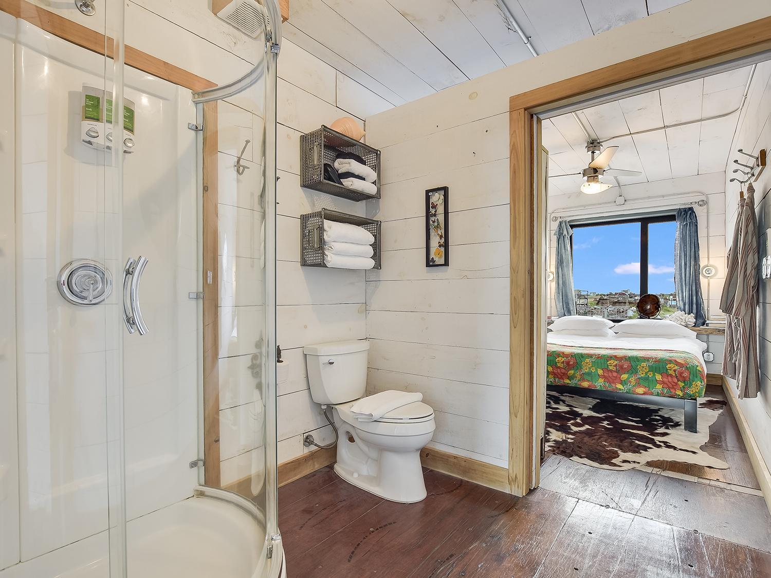 Flophouze Shipping Container Hotel Round Top Стая снимка